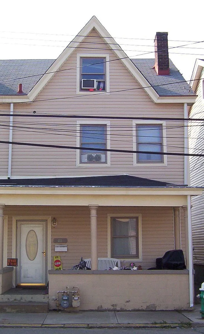11 Sycamore St photo 1