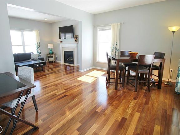3rd image of 44 Chesapeake Lndg