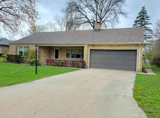 7275 N Navajo Ave, Glendale, WI 53217