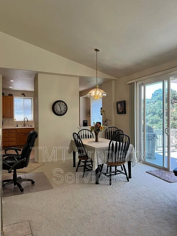 3 bed, 2.5 bath, 1705 sqft, $3,950 — Photo 3