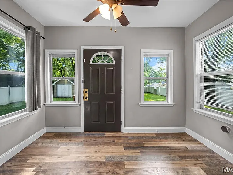 419 S Van Buren Ave — Photo 11