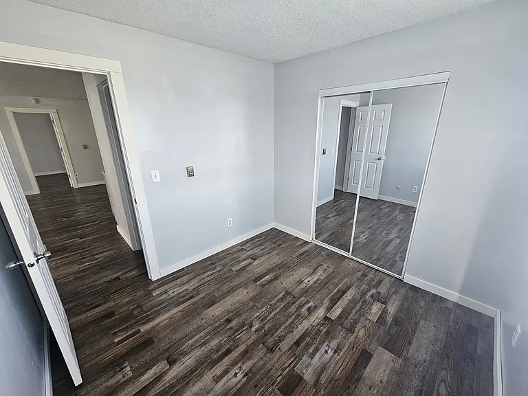 1097 Oakview Dr #5 — Photo 7