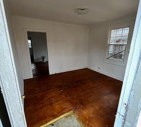 view from front door into Livingroom