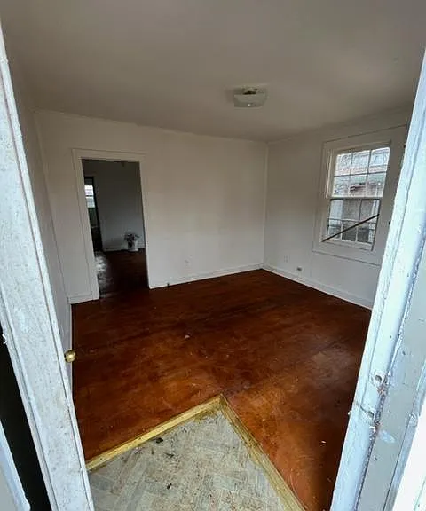view from front door into Livingroom