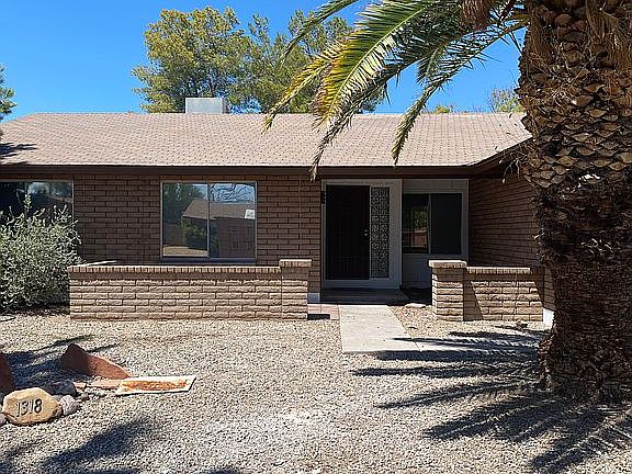 2nd image of 1318 E Chilton Dr
