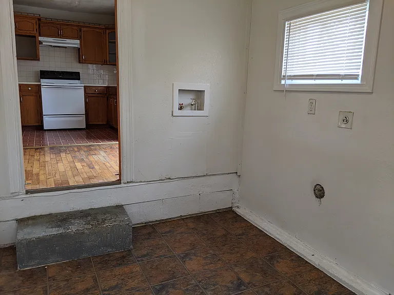 10614 Oakland Ave — Photo 7
