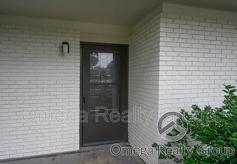 Camelot Apartments — Photo 17