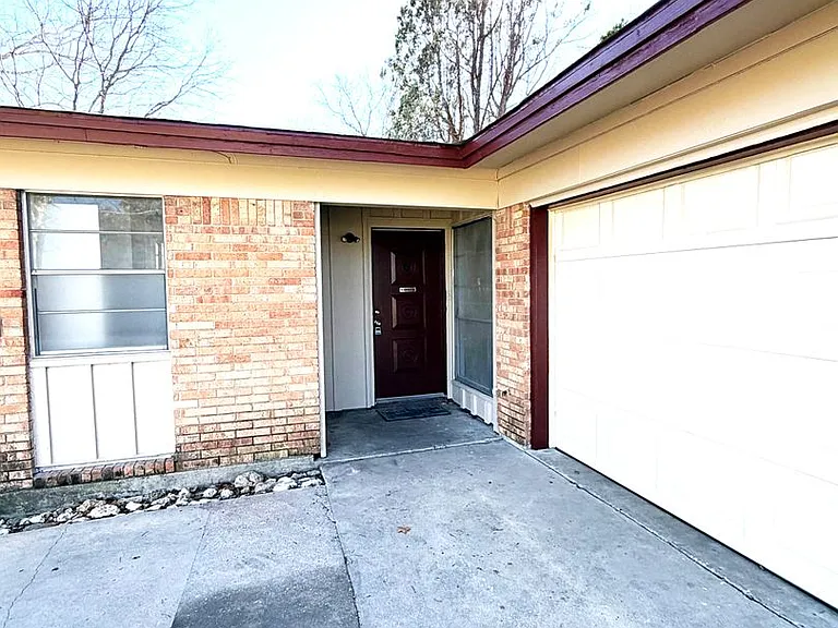 1102 S Ann Blvd — Photo 2