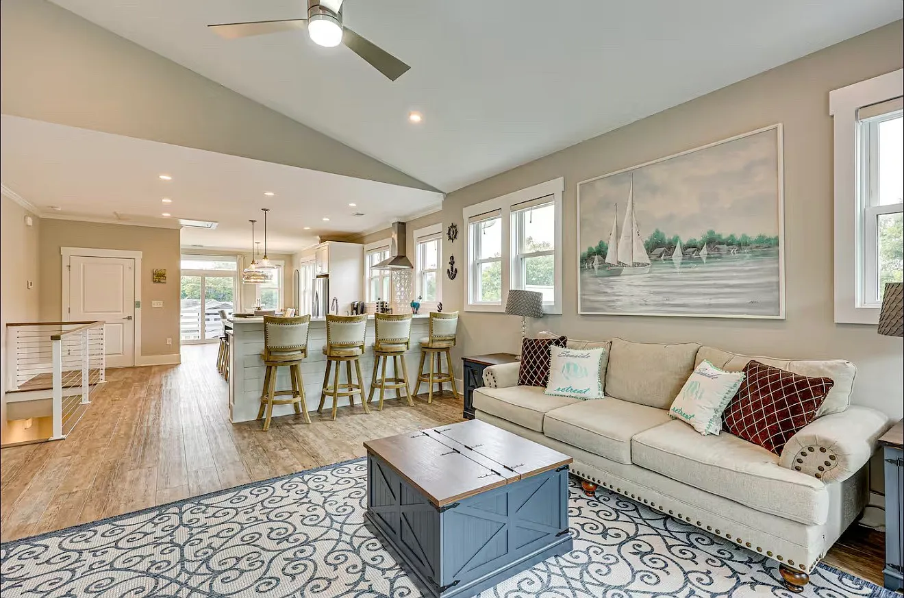 5 bed, 4.5 bath, 2436 sqft, $6,295 — Photo 3