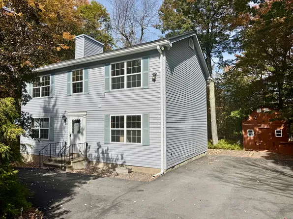 9853 Deerwood Dr, Tobyhanna, PA 18466