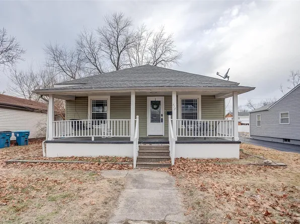 410 Sotier Pl, Wood River, IL 62095