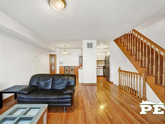 2nd image of 18 Skyline Dr