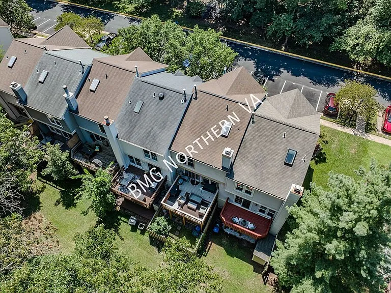 43790 Laburnum Sq — Photo 46