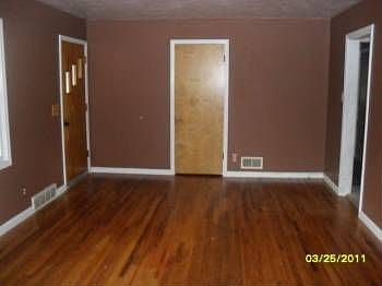 4th image of 975 Syringa Dr