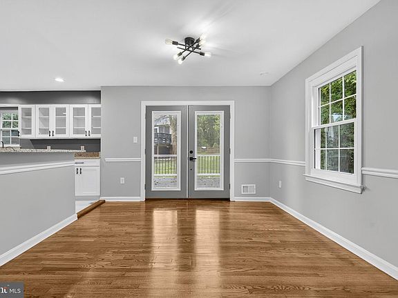 5th image of 7009 Cold Spring Ln