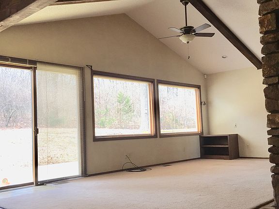 4th image of 3185 E Lovers Ln