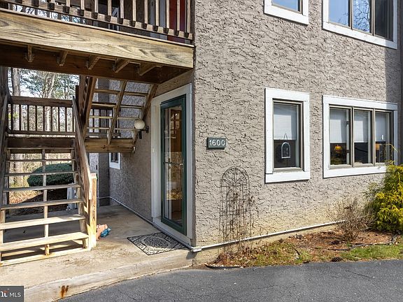 2nd image of 1600 Woodledge Cir