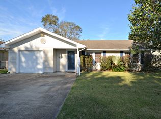 607 S 9th St, Nederland, TX 77627