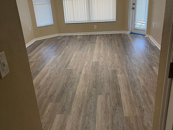 2nd image of 561 Worchester Ct