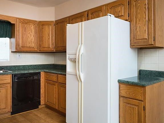5th image of 3178 Clifton Ave