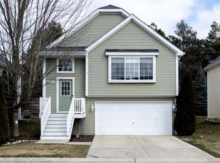 4580 Sunflower Cir, Clarkston, MI 48346