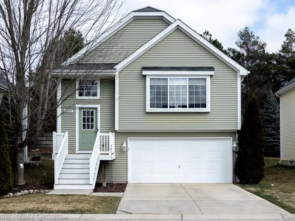 4580 Sunflower Cir, Clarkston, MI 48346