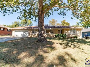 1608 SW 26th St, Topeka, KS 66611