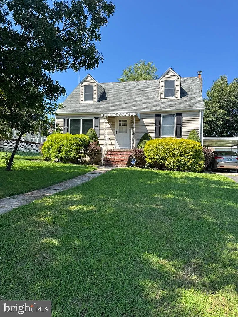 4 bed, 1.0 bath, 1473 sqft, $2,300 — Photo 2