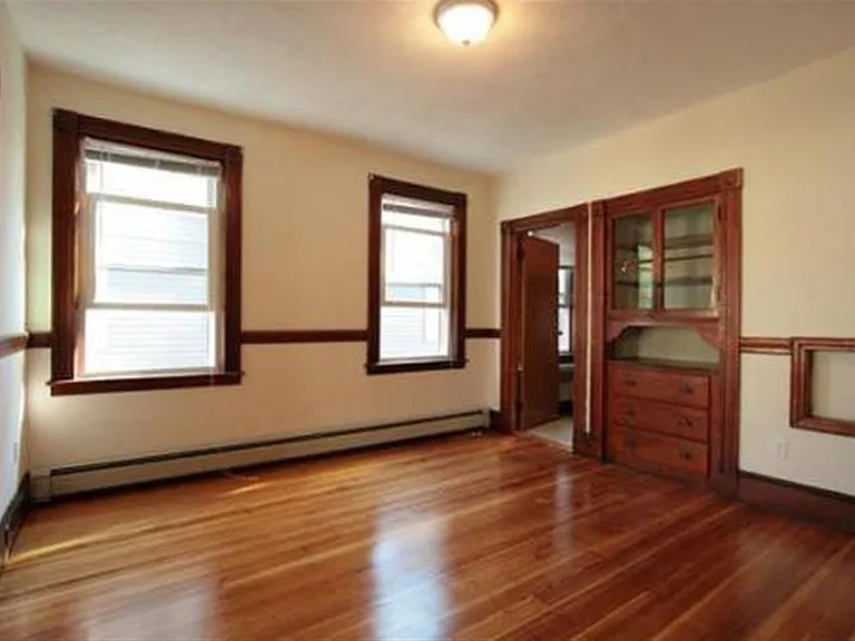 49 Locke St #2 — Photo 3