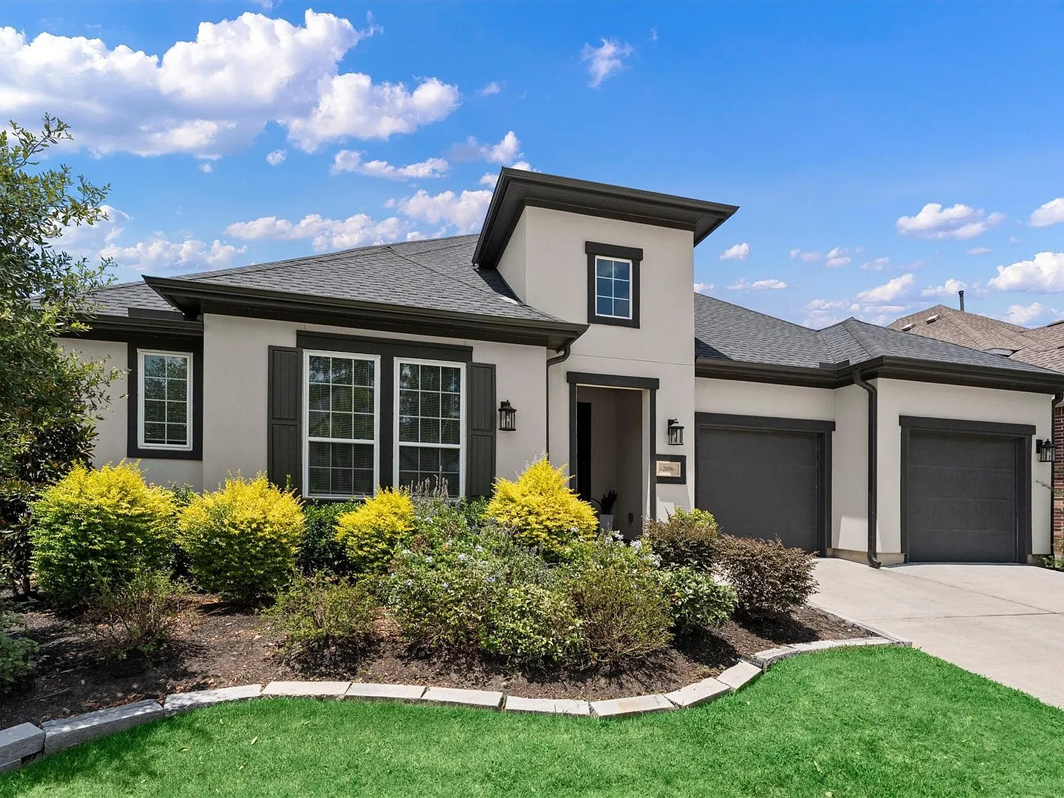 4 bed, 3.5 bath, 3266 sqft, $4,000 — Photo 2