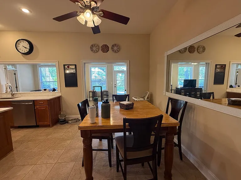 4410 Windlake Dr — Photo 10