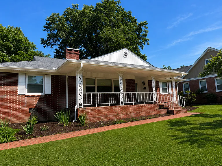 469 Circle Dr — Photo 1