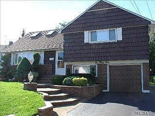 1st image of 135 E Lexington Ave