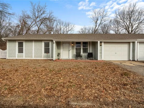 3227 Glacier Dr, Lawrence, KS 66047