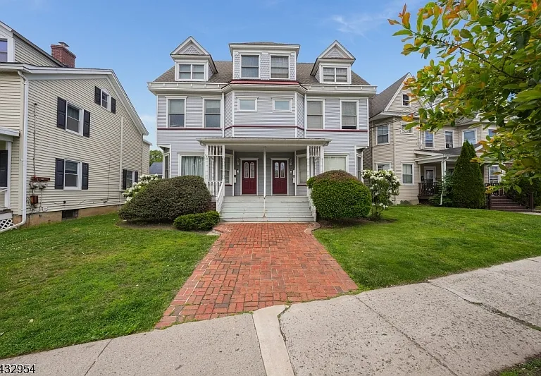 30 Sussex Ave #1 — Photo 3