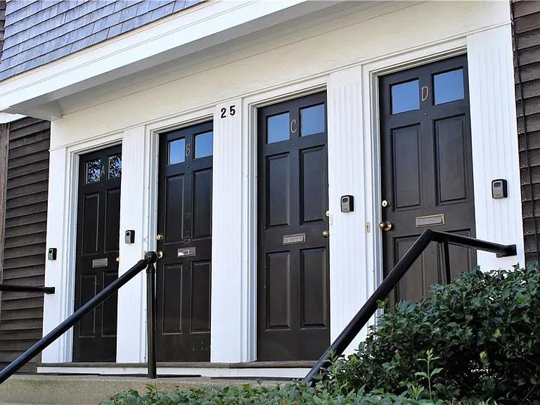 25 W Narragansett Ave — Photo 2