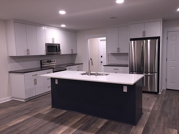 3rd image of 3211 Wythe Cir