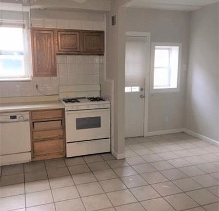 4th image of 2116 S Norwood St