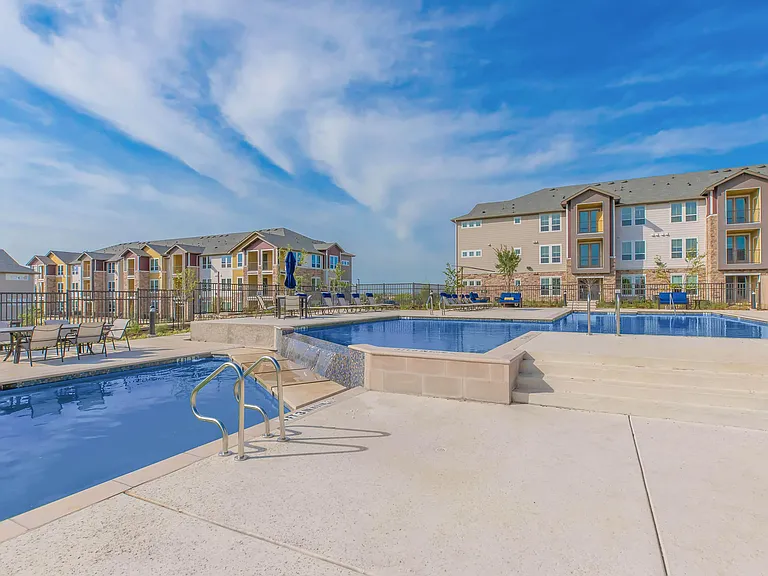 McKinney Falls Apartments — Photo 16