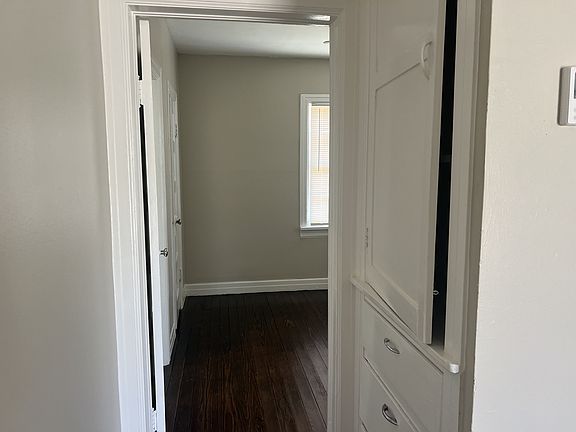 4th image of 2708 Avenue V