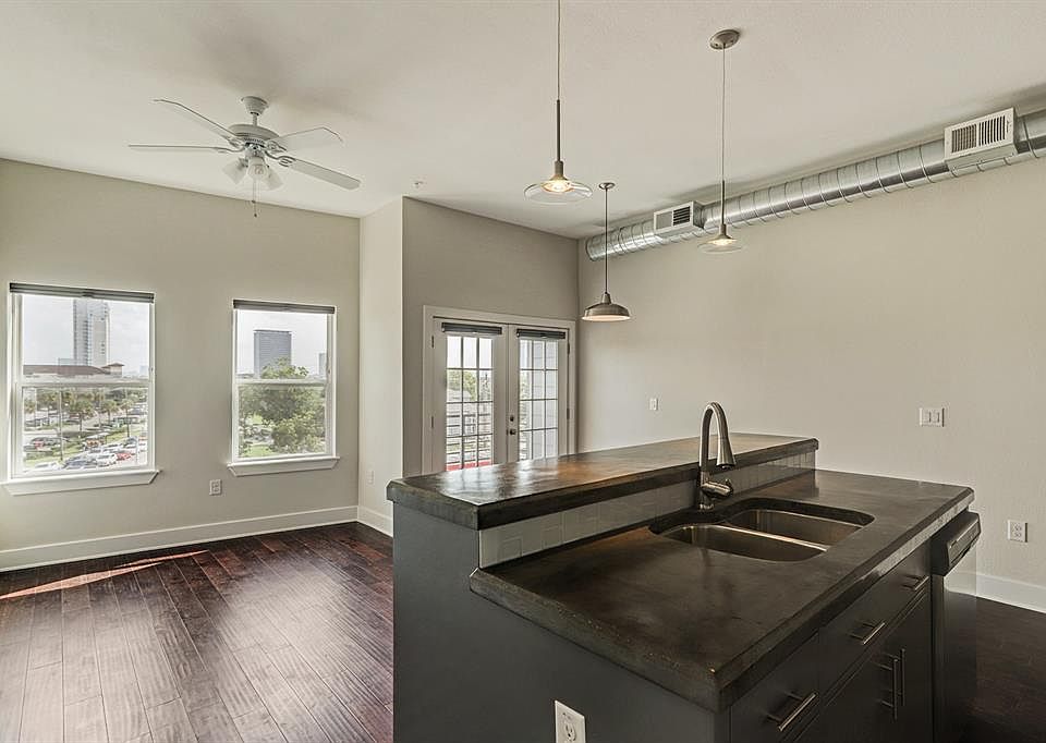 1st image of 1011 Studemont St #304