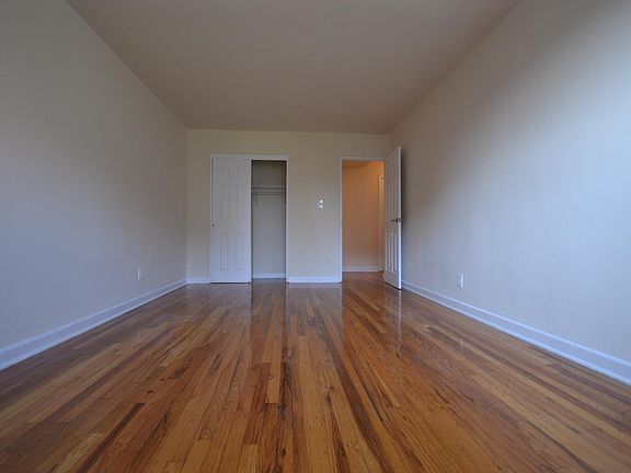3rd image of 34-20 Parsons Blvd APT 4G