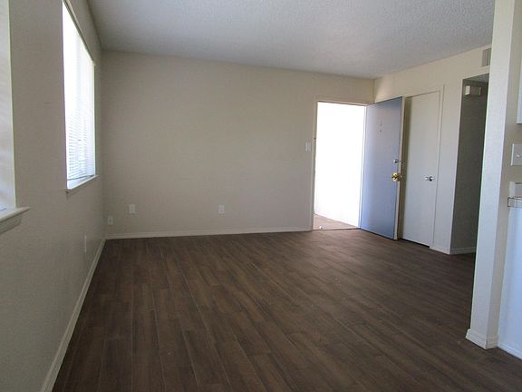 4th image of 804 Chelwood Park Blvd NE APT D