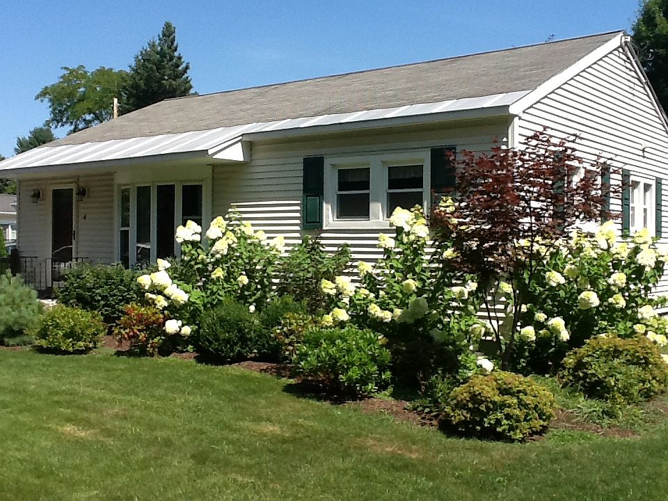 1st image of 4 Elizabeth Ln