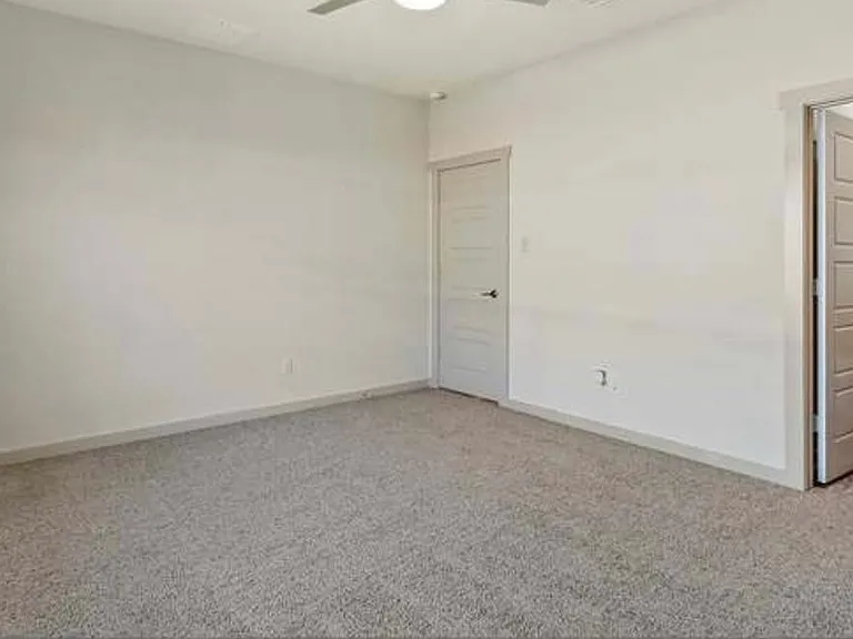 10801 Meris Ln — Photo 25