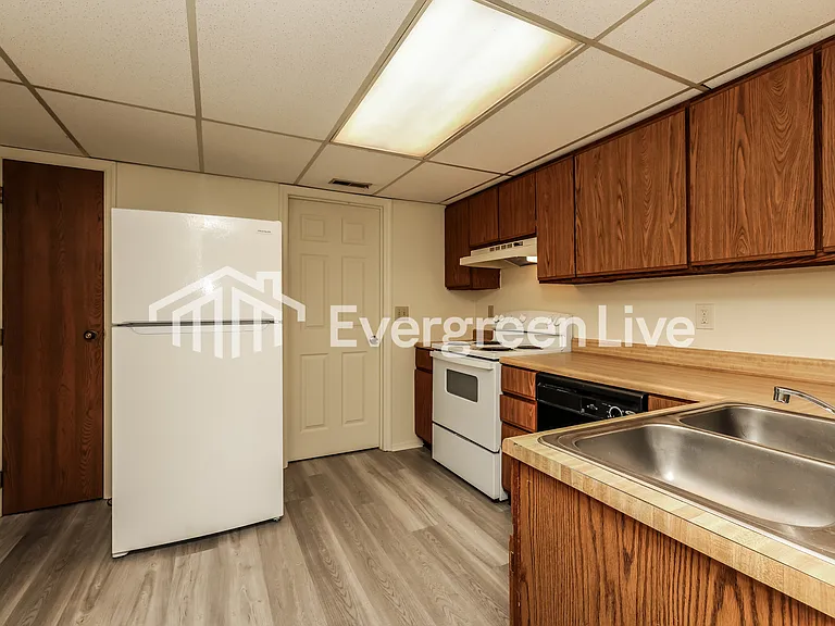2459 Cross Village Dr — Photo 7