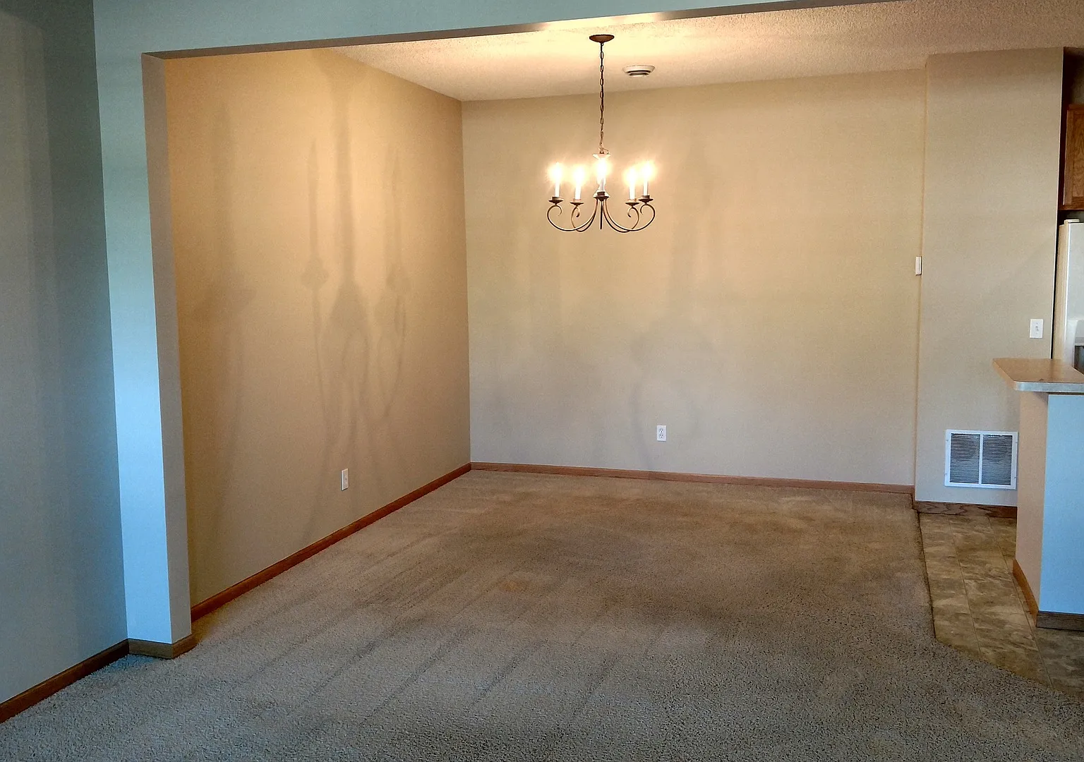2 br plus den 3 bath townhome — Photo 4