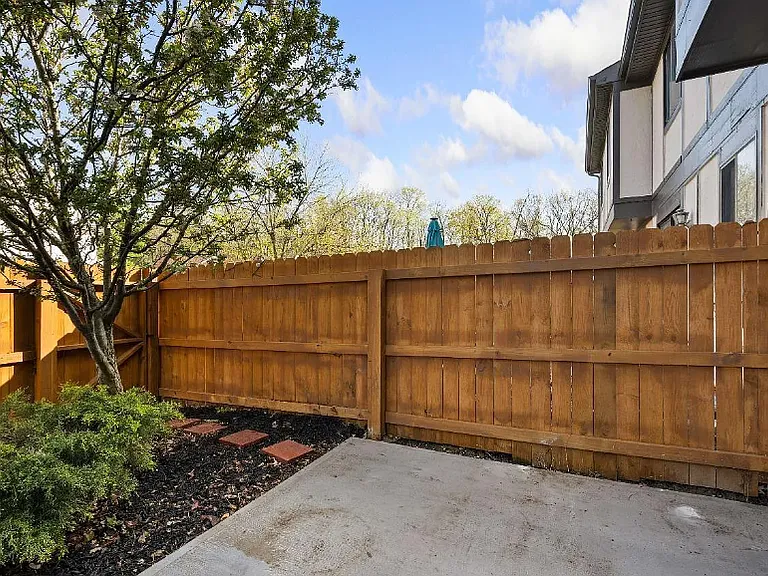 460 Dartmouth Cir #460 — Photo 24