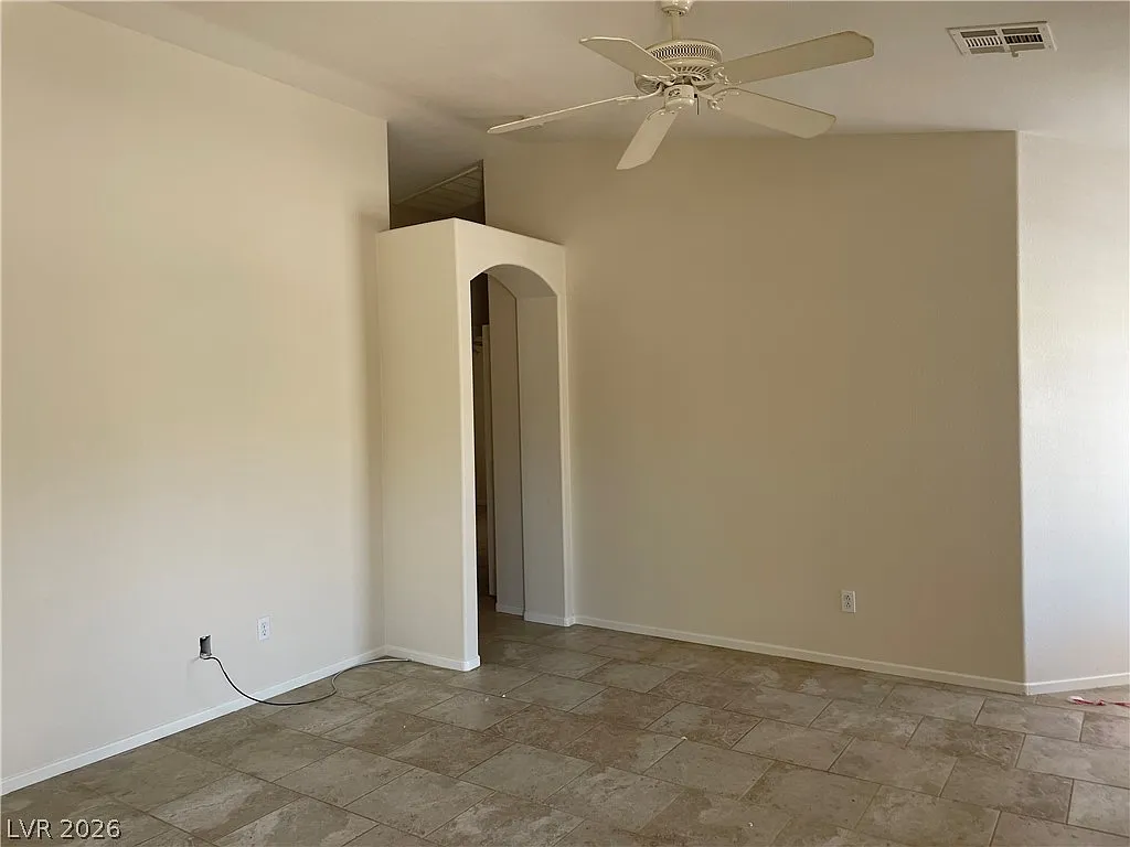 3 bed, 2.0 bath, 1263 sqft, $1,920 — Photo 2