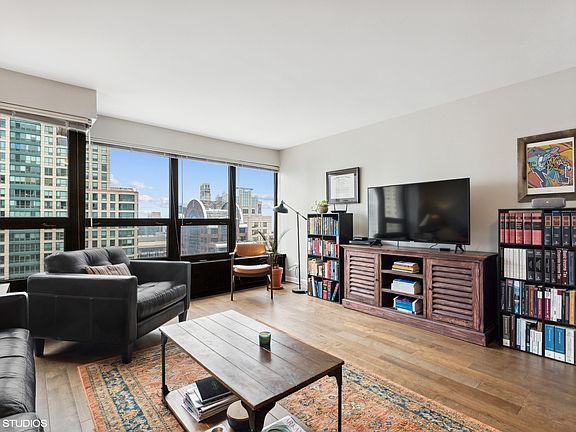 3rd image of 30 E Huron St APT 4810
